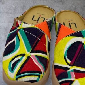UIN Shoes Size 5.5